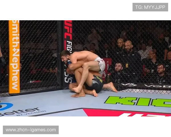 亚赫亚耶夫33秒降服对手，UFC首秀刷屏社交媒体