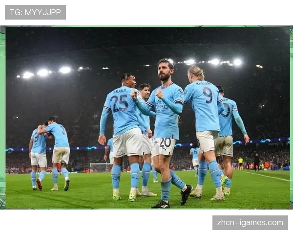 欧冠冠军奖杯巡展抵达曼彻斯特，吸引大量球迷参观